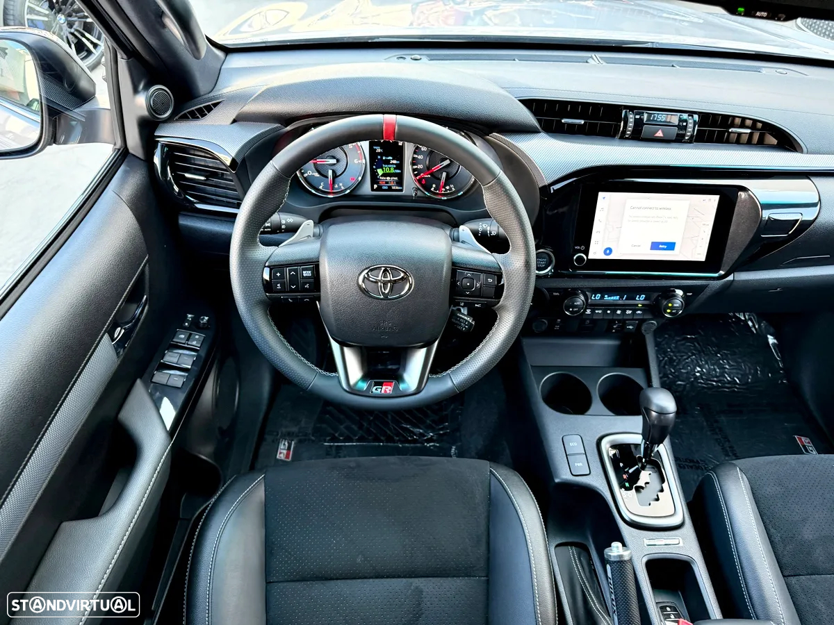 Toyota Hilux 2.8 D-4D 4WD GR Sport - 10