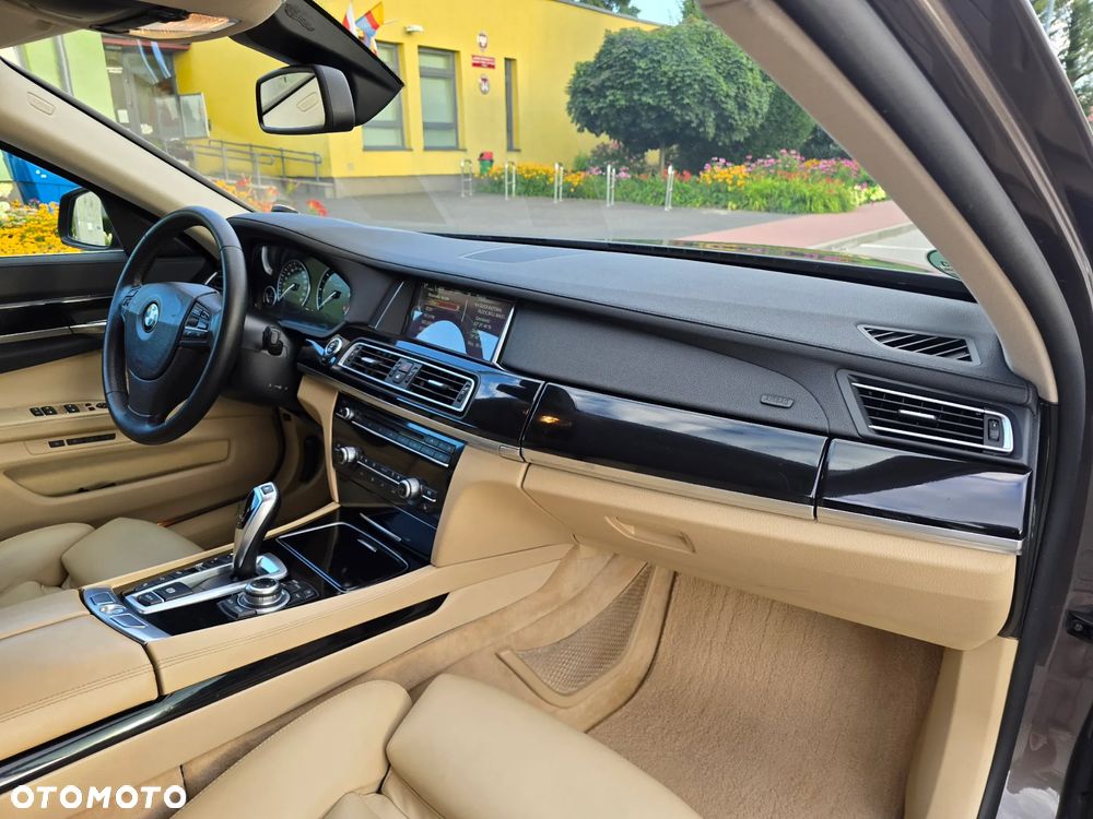 BMW Seria 7 750d xDrive Blue Performance Edition Exclusive - 24