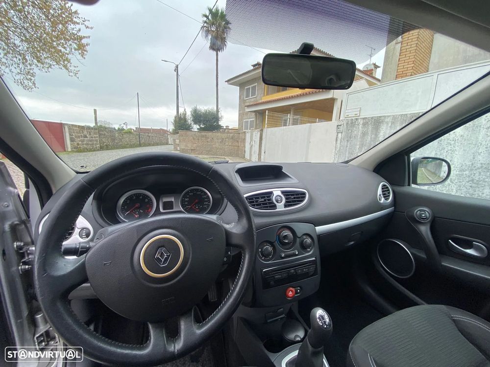 Renault Clio - 23