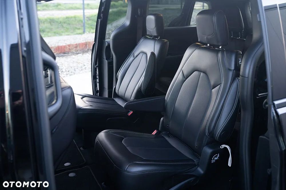 Chrysler Pacifica - 16