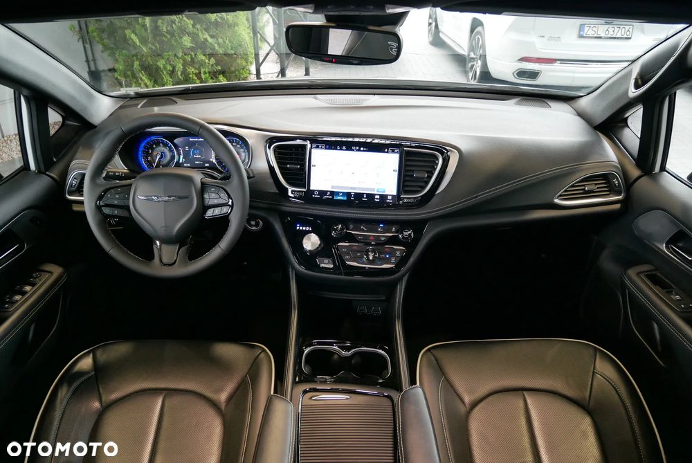 Chrysler Pacifica - 16