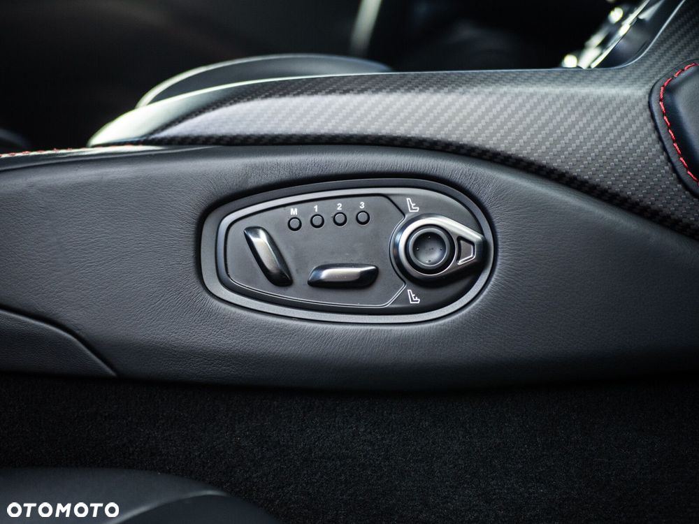 Aston Martin V8 Vantage - 17