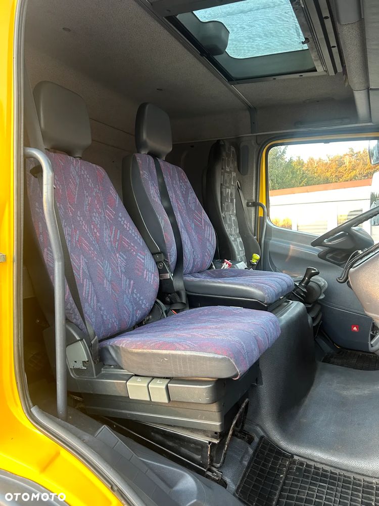 Mercedes-Benz ATEGO 815 LAWETA NA 2 AUTA / WCIĄGARKA Z PILOTEM / POMOC DROGOWA Z NAJAZDAMI / BARDZO ŁADNY STAN / OŚWIETLENIE OSTRZEGAWCZE / KABINA SYPIALNA !! - 35