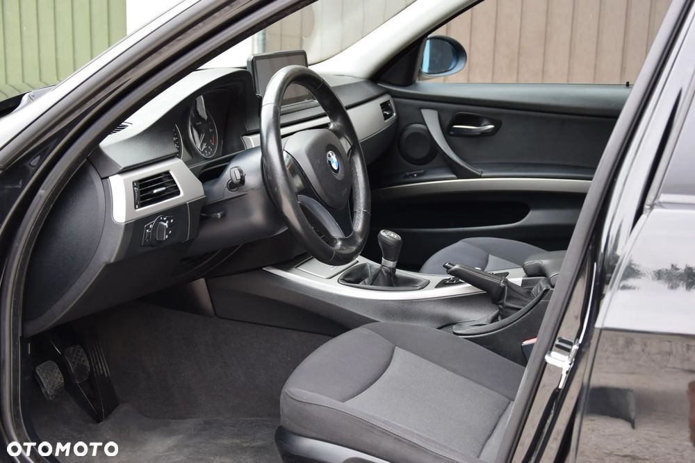 BMW Seria 3 318i - 17