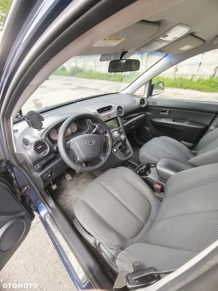 Kia Carens - 4
