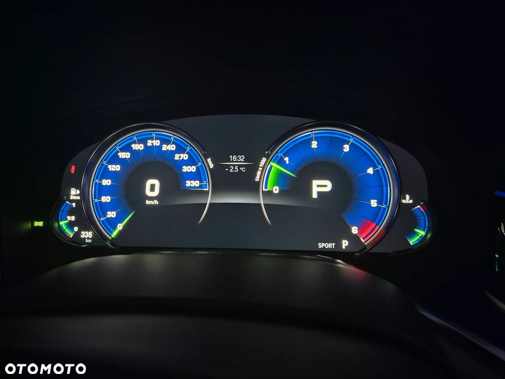 BMW Seria 7 740d xDrive - 23