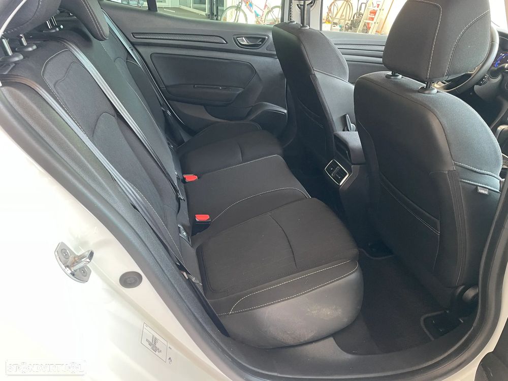 Renault Mégane ENERGY TCe 140 EDC LIMITED - 19