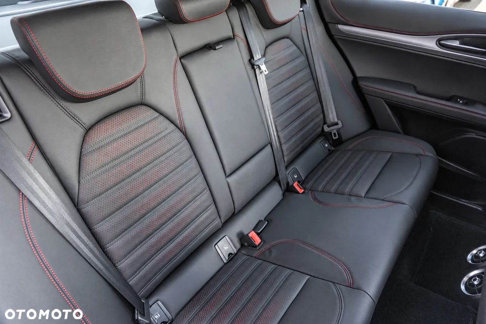 Alfa Romeo Stelvio 2.0 Turbo Tributo Italiano Q4 - 35