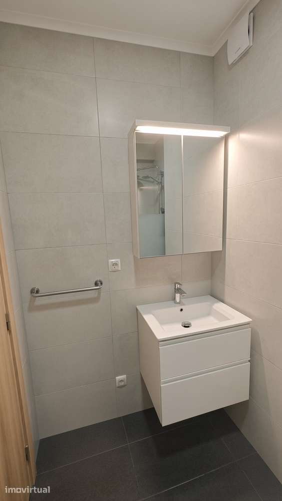 T3 remodelado a 3 minutos, a pé, do interface da Reboleira. - Grande imagem: 5/17