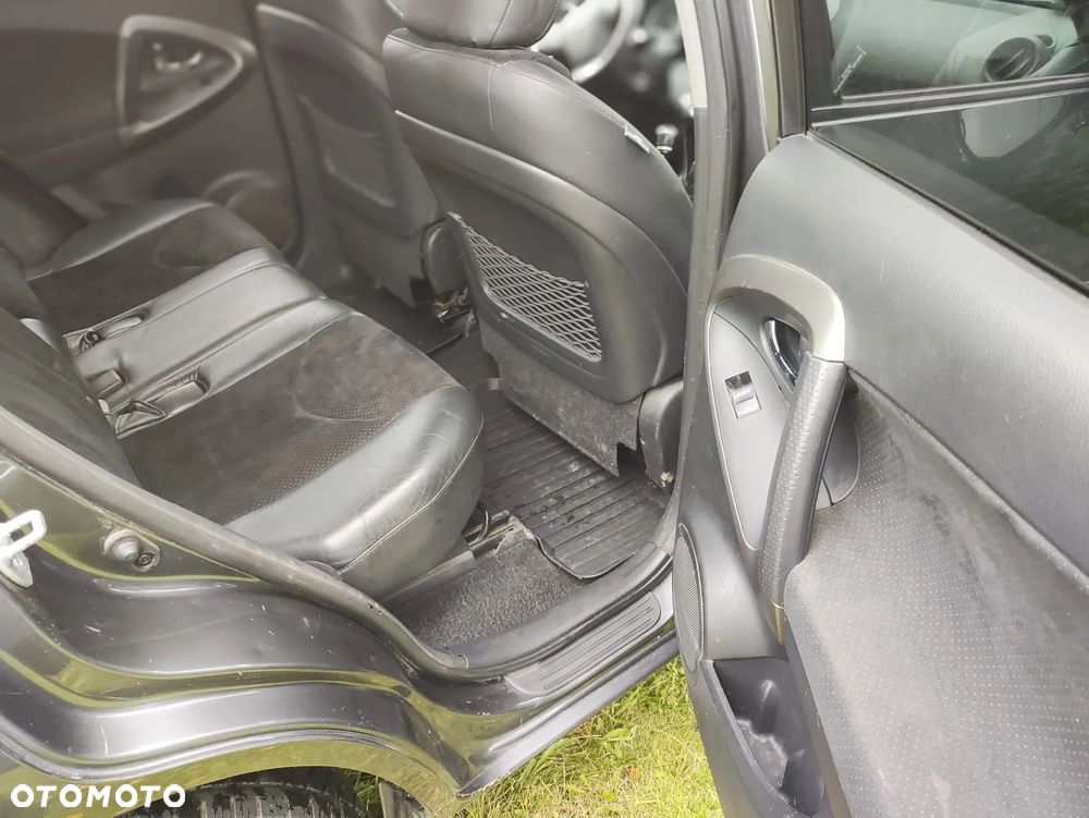 Toyota RAV4 2.2 D-4D Premium - 10