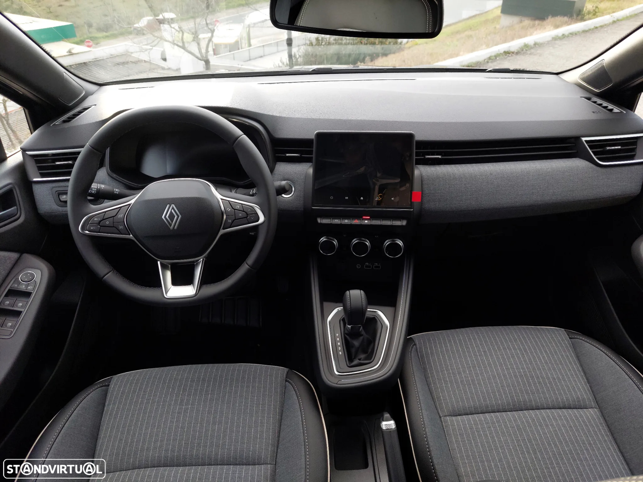 Renault Clio 1.6 E-Tech Full Hybrid Techno - 12
