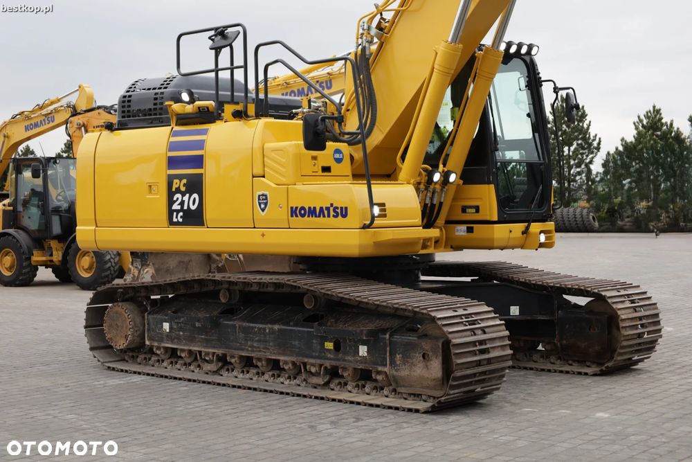 Komatsu PC210LC-11 - 11