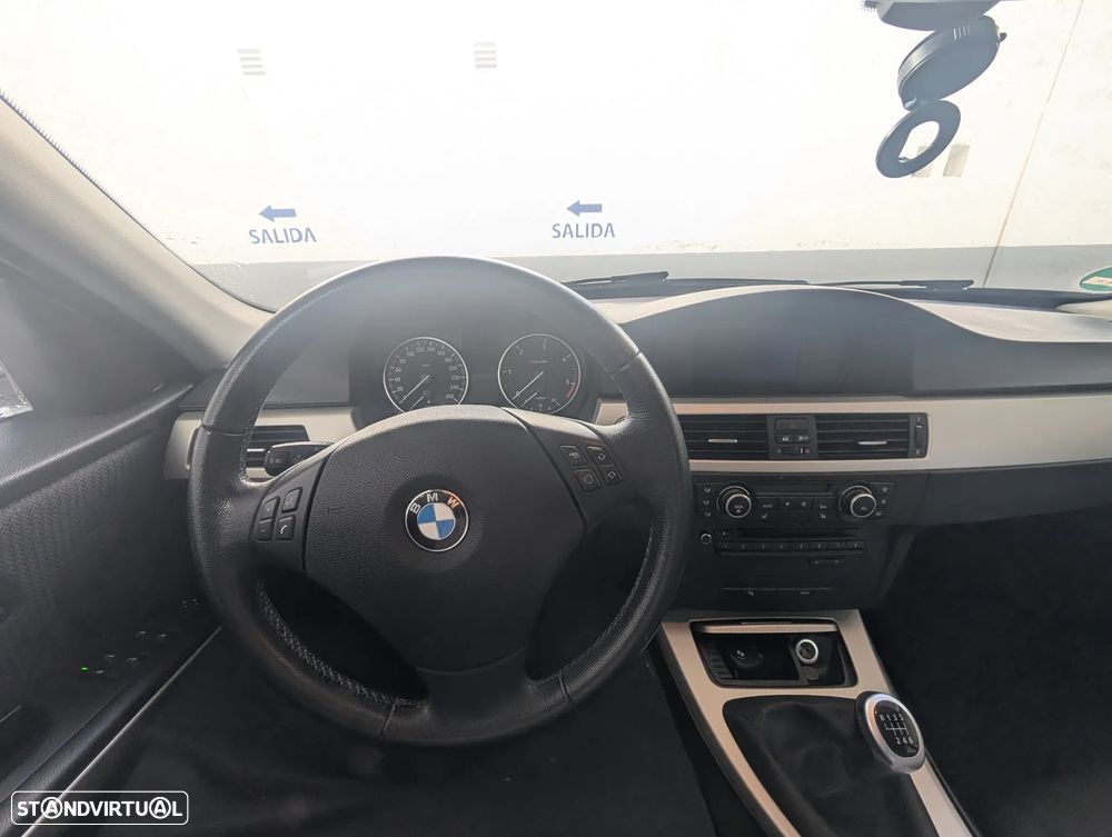 BMW 318 d Dynamic - 7