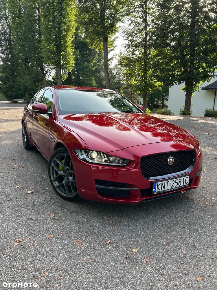 Jaguar XE 2.0 T Portfolio - 1