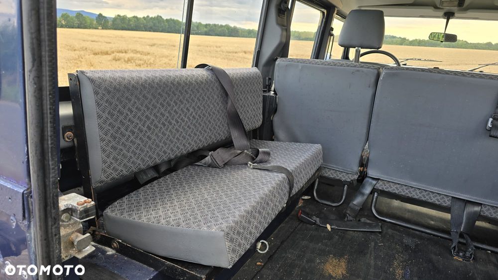 Land Rover Defender - 17