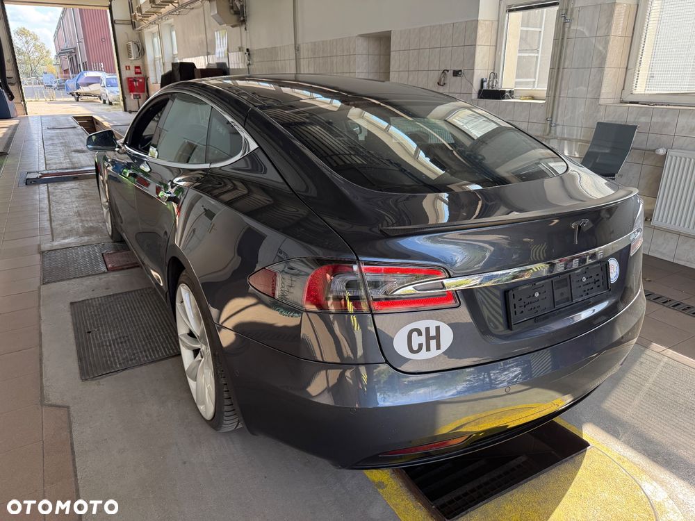 Tesla Model S - 2