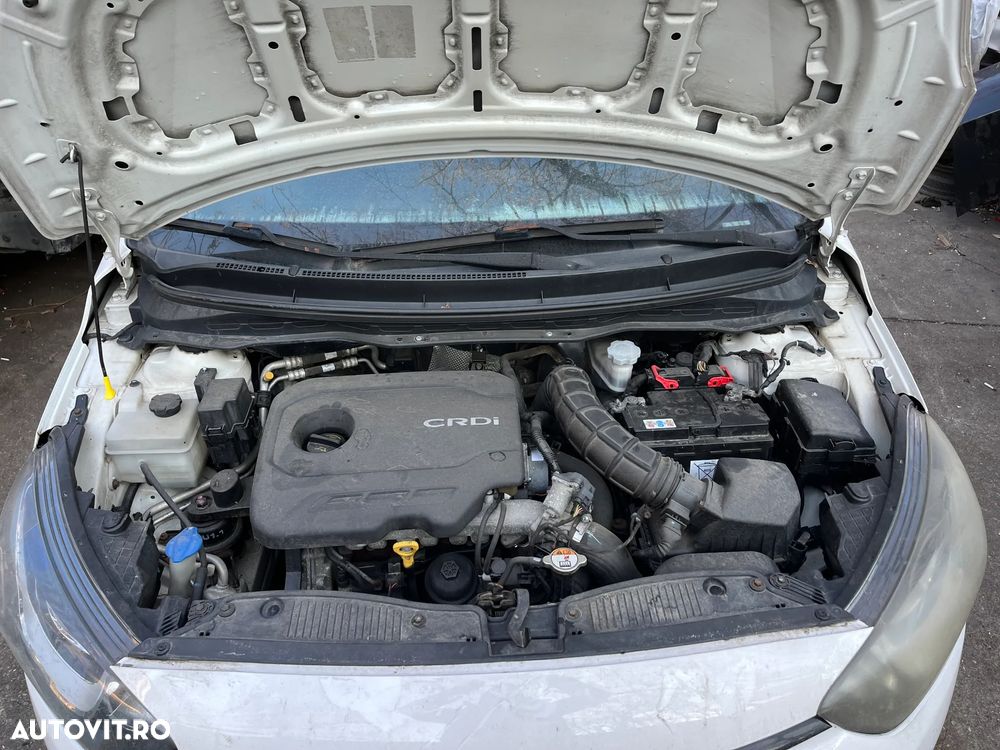 Dezmembrez Hyundai I20 1,1 CRDI  2014 alb - 8