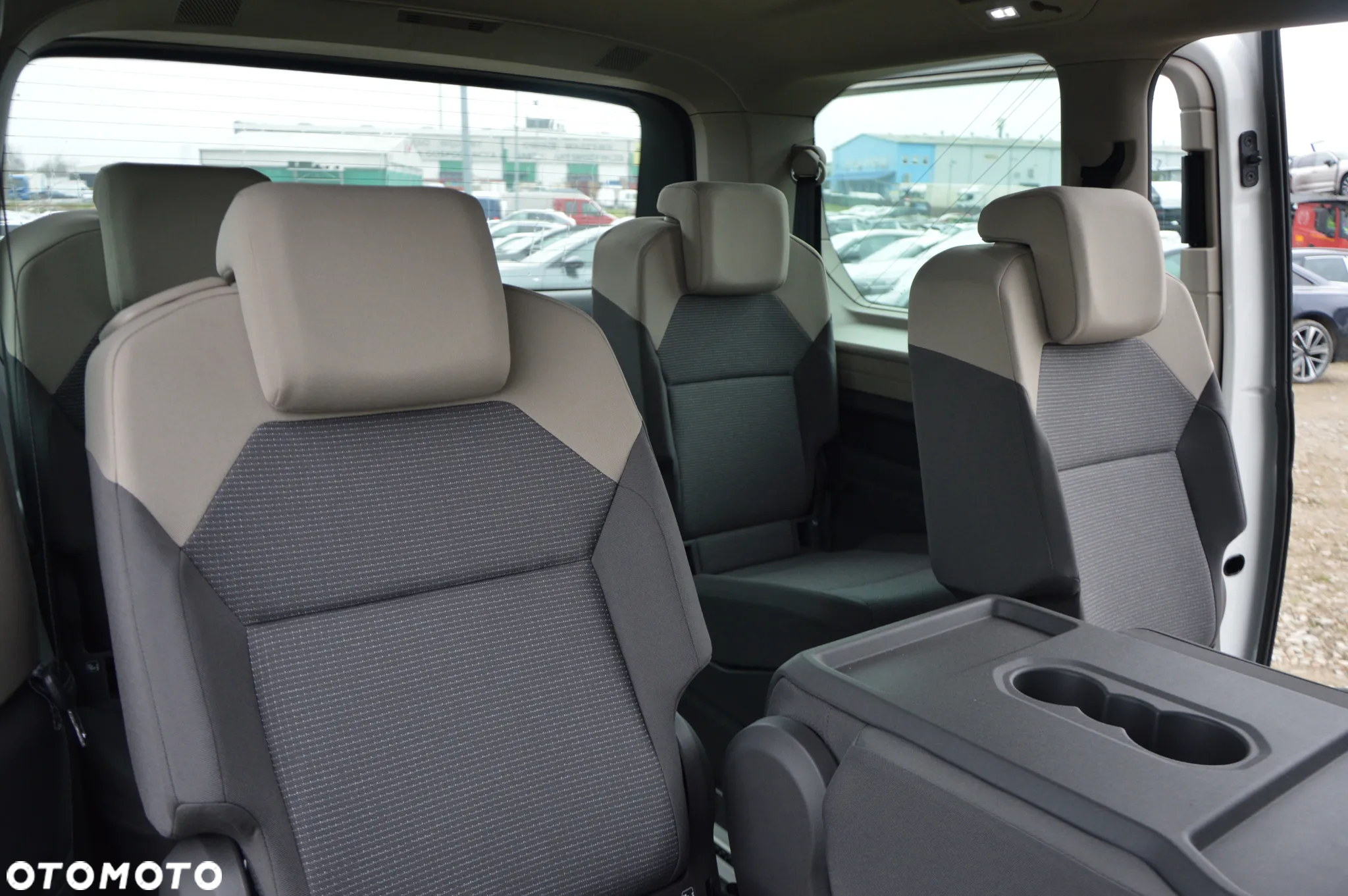 Volkswagen Multivan - 15