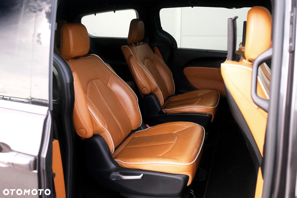 Chrysler Pacifica - 23