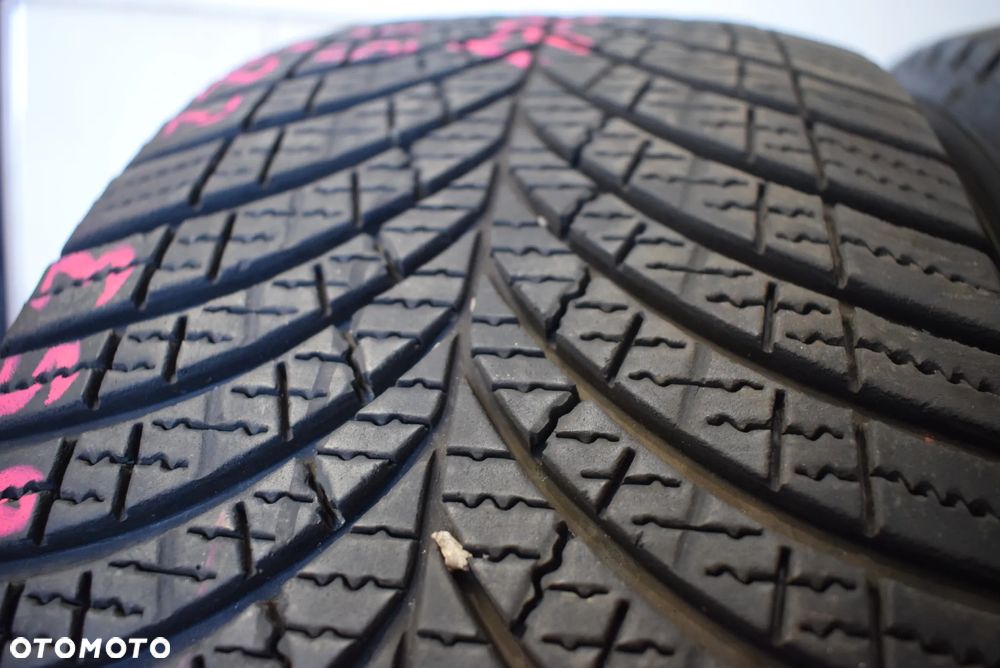 R17C 225/55 Goodyear Vector 4Seasons Cargo Cena za parę - 2