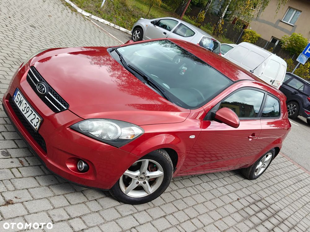 Kia Ceed - 33