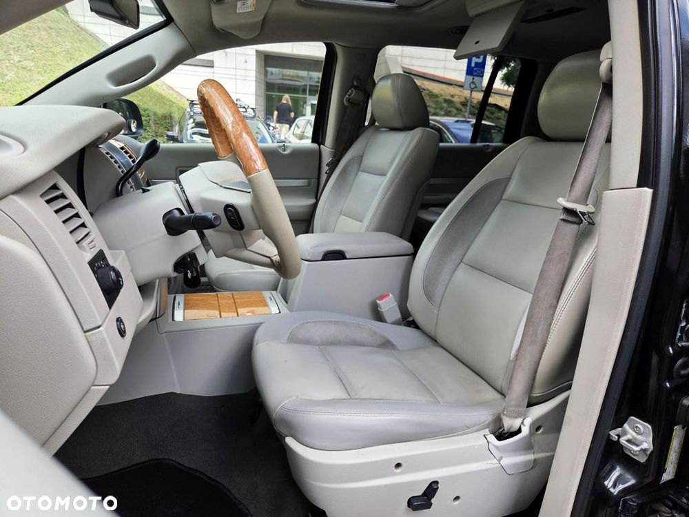 Chrysler Aspen - 29