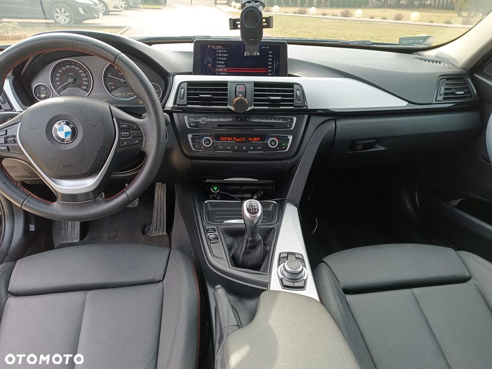 BMW Seria 3 320d Efficient Dynamics Sport Line EU6 - 8