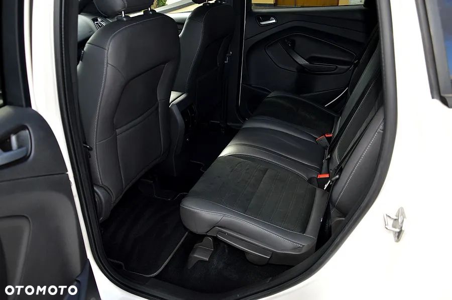 Ford Kuga 1.5 EcoBoost 2x4 ST-Line - 23