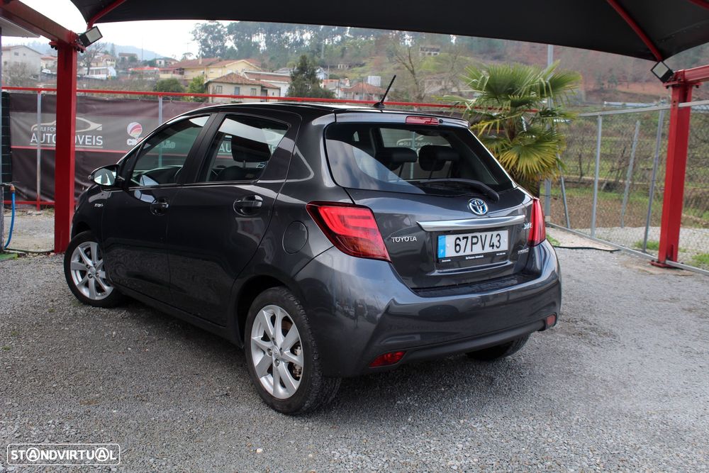 Toyota Yaris 1.5 HSD Comfort +P.Style+Navi - 4