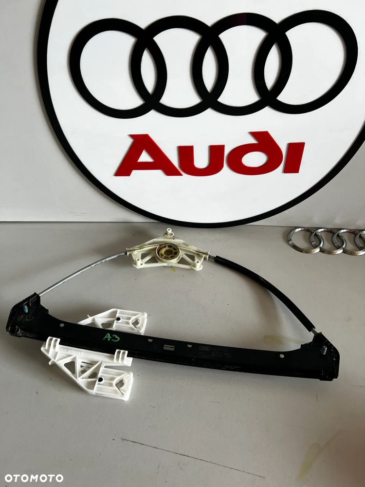 PODNOŚNIK SZYBY DRZWI PRAWY TYŁ AUDI A3 8V4839462 - 1