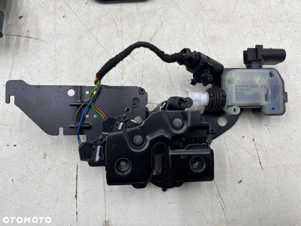 Zamek maski Porsche Macan II 95c 24r.- rygiel mocowanie podstawa zamka maski łącznik pasa komplet - 6