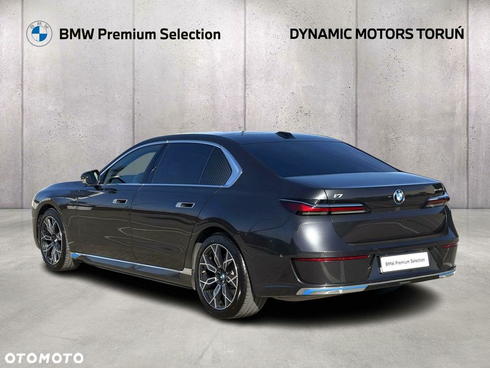 BMW i7 - 8