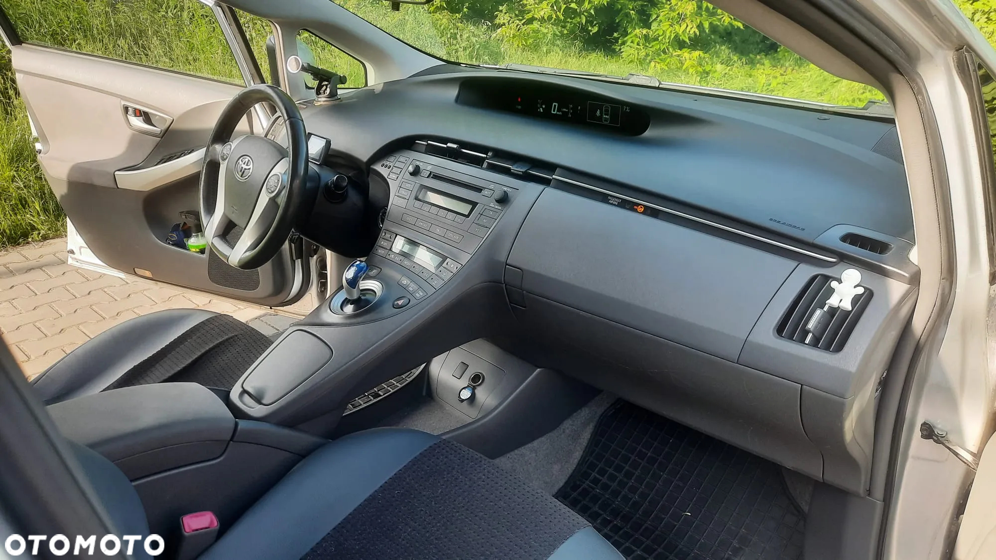 Toyota Prius (Hybrid) - 16