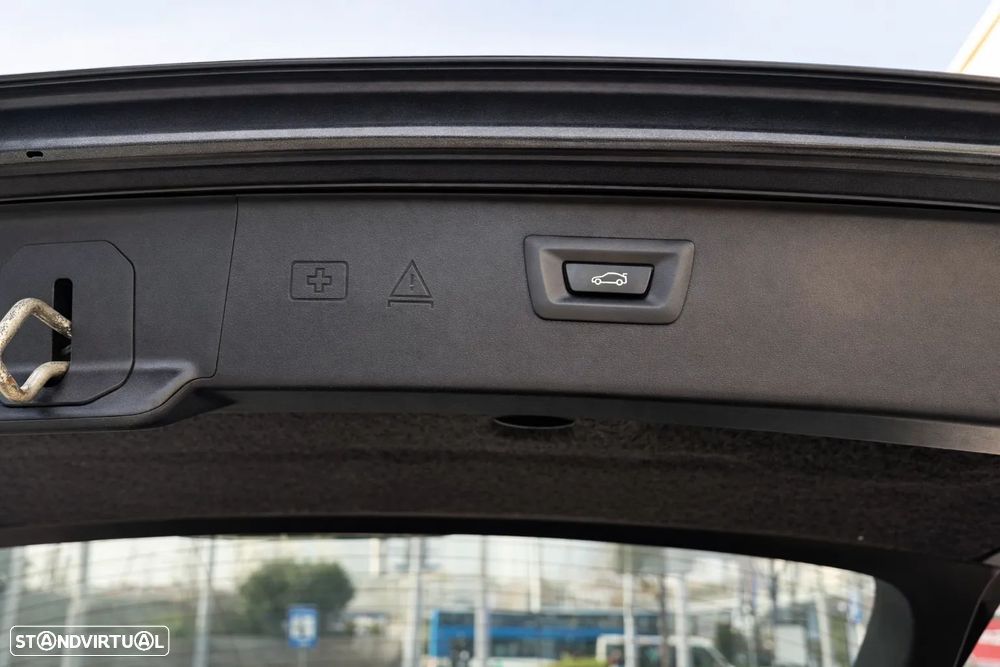 BMW 520 d xDrive Pack M Auto — fotografia 14