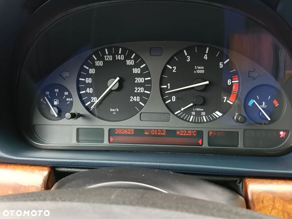 BMW Seria 7 - 36