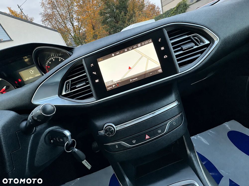 Peugeot 308 1.5 BlueHDi Allure S&S - 26
