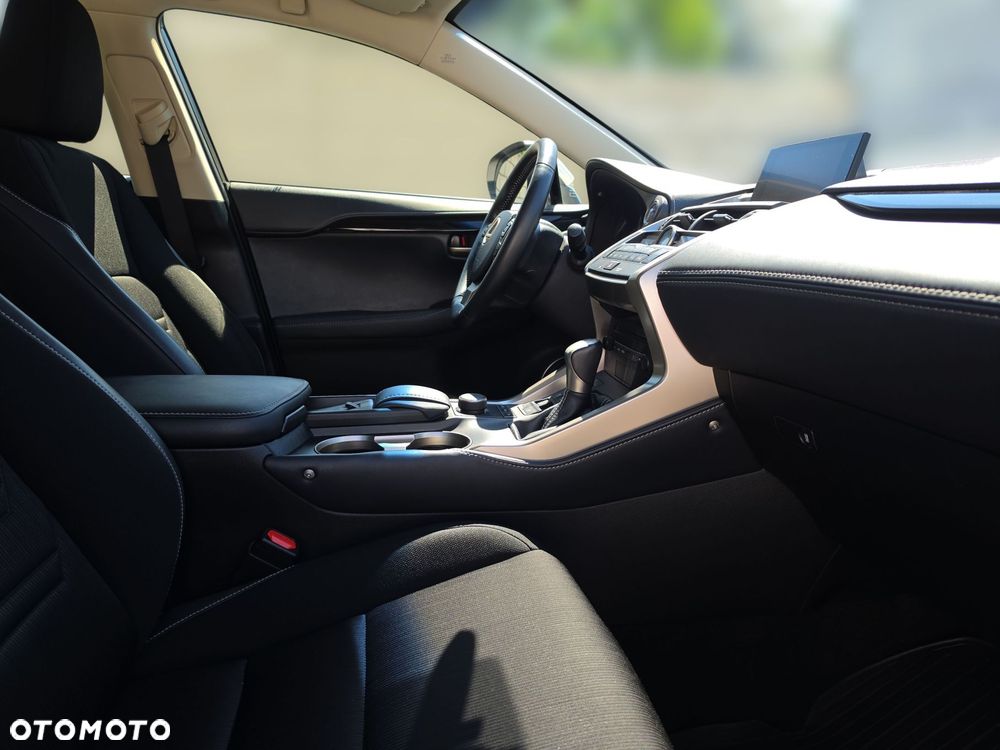 Lexus NX 300h Elite AWD - 23