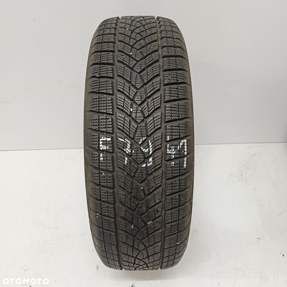 Opona 225/60/18 Goodyear UltraGrip Performance + (F7941)