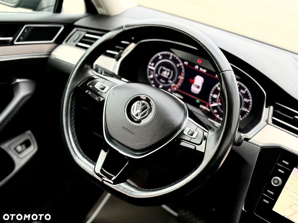 Volkswagen Passat 1.6 TDI SCR DSG - 30