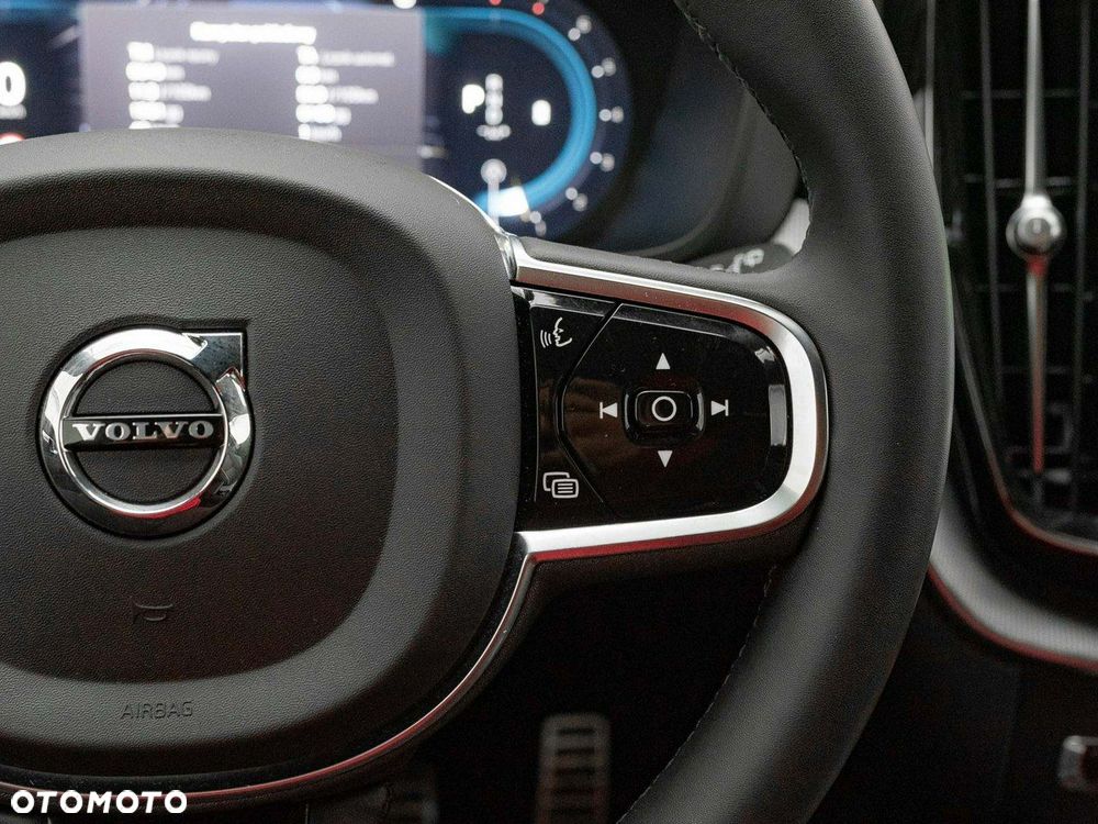 Volvo XC 60 B4 B Plus Dark - 17