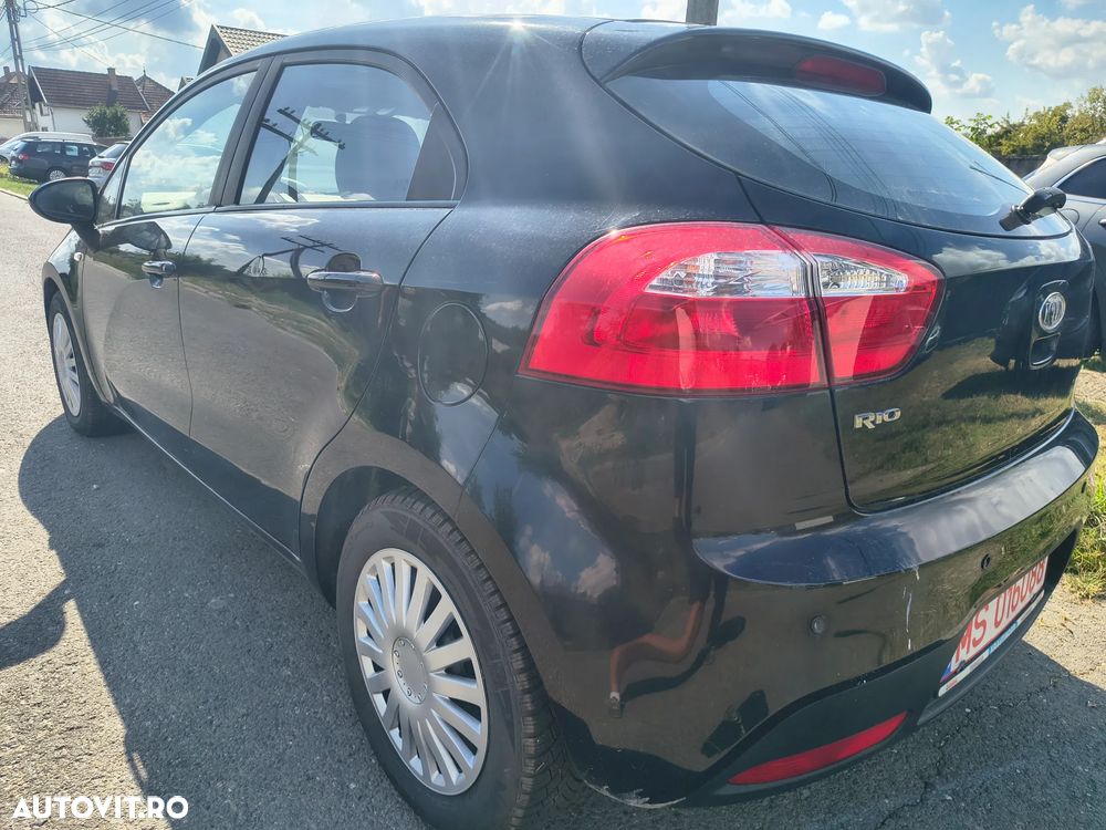 Kia Rio 2011 photo 4