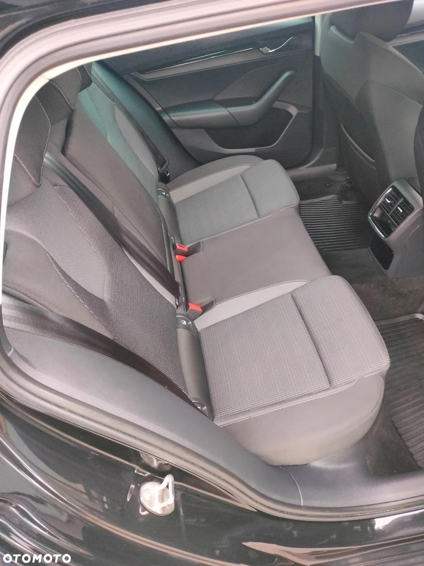 Skoda Octavia Combi 2.0 TDI DSG Style - 17
