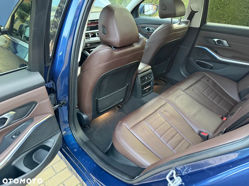 BMW Seria 3 320d xDrive Luxury Line sport - 28