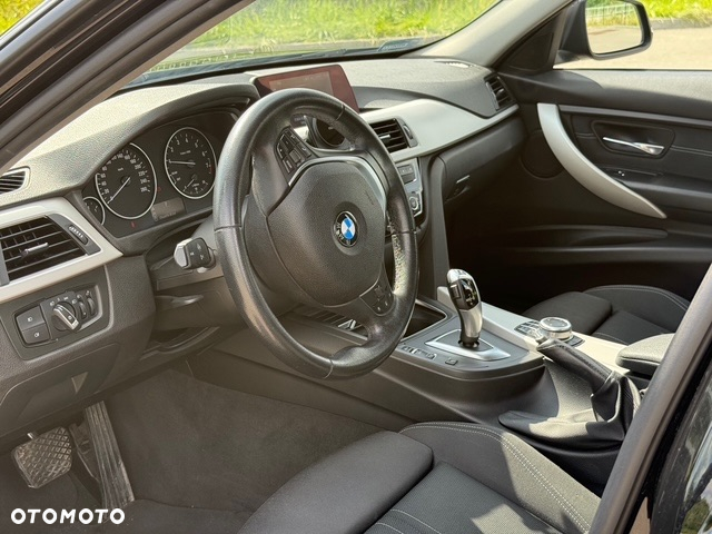 BMW Seria 3 318i - 14