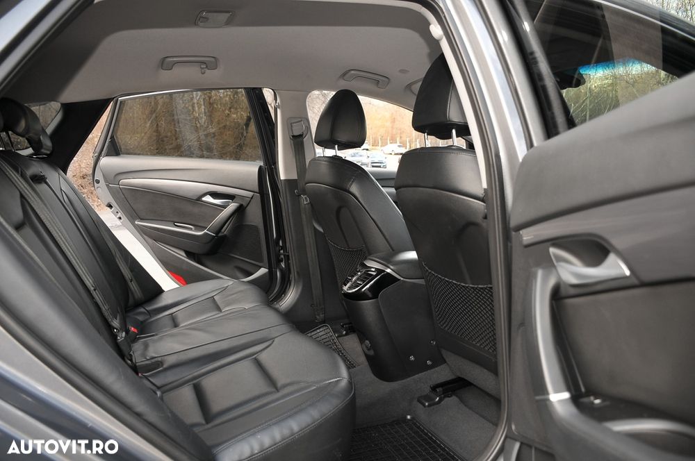 Hyundai i40 Kombi 1.7 CRDi Premium - 11