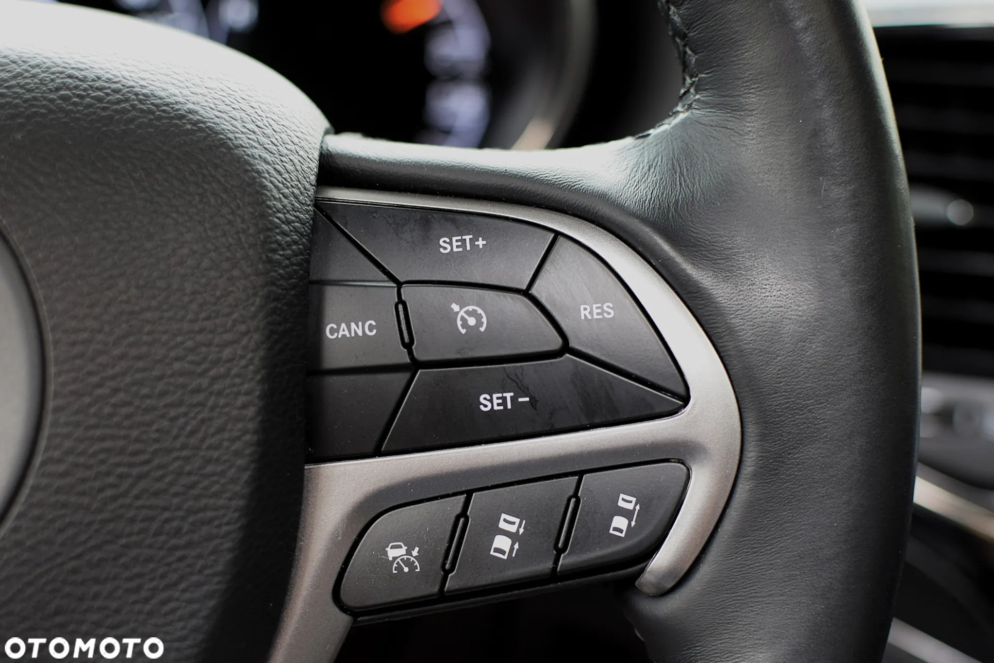 Jeep Grand Cherokee - 19