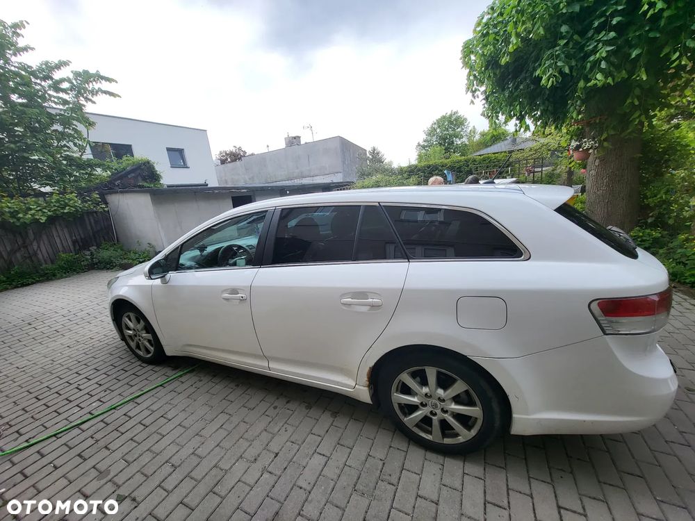 Toyota Avensis 2.0 D-4D Premium - 11