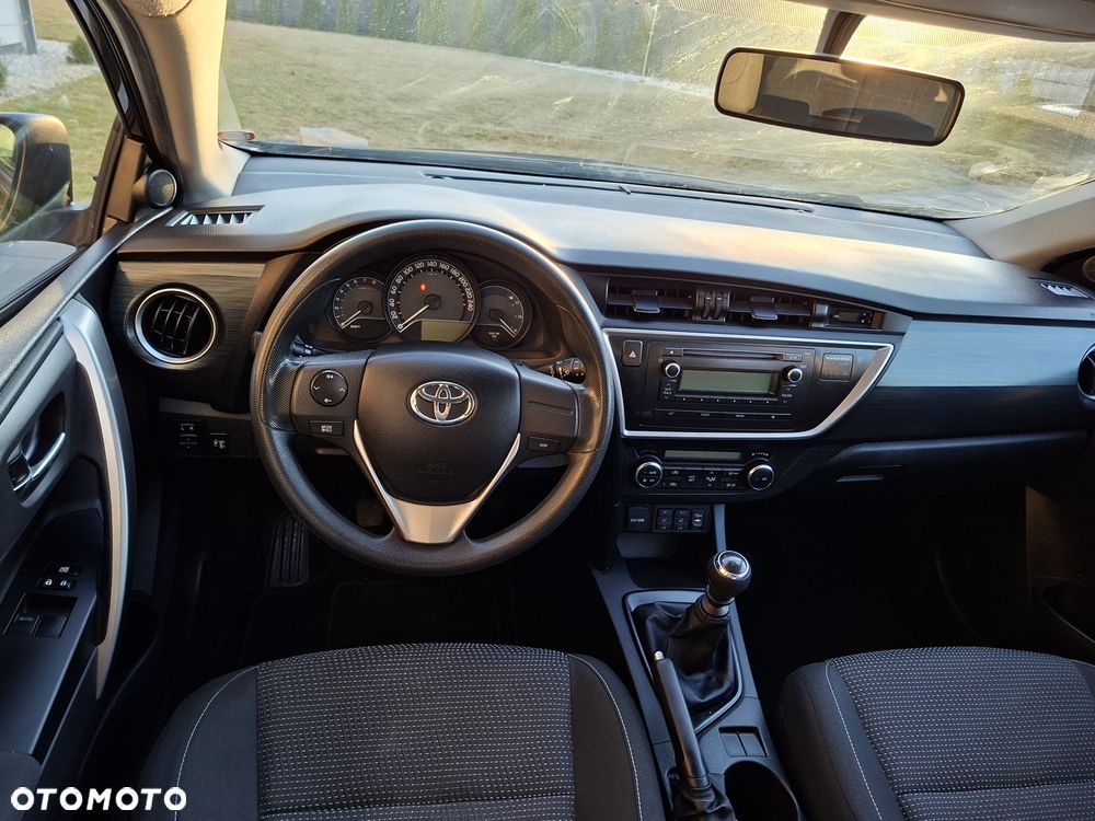 Toyota Auris - 13
