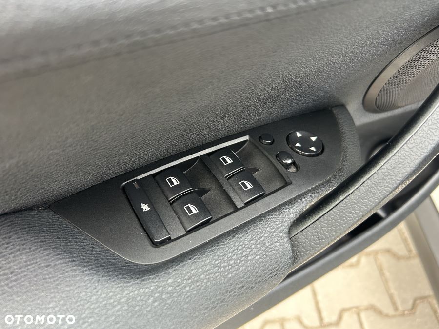 BMW X1 xDrive20d Sport Line - 17