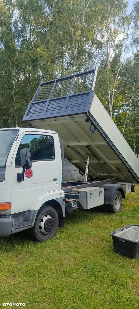 Nissan CABSTAR - 2